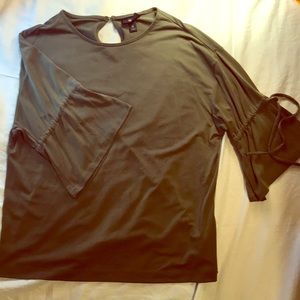 Green 3/4 sleeve top